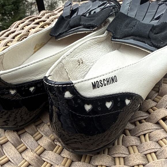 Moschino Girls White & Black Flats 33 EU 1 US Hassle Loafer Bow Heart 9 Year Old - Picture 10 of 16